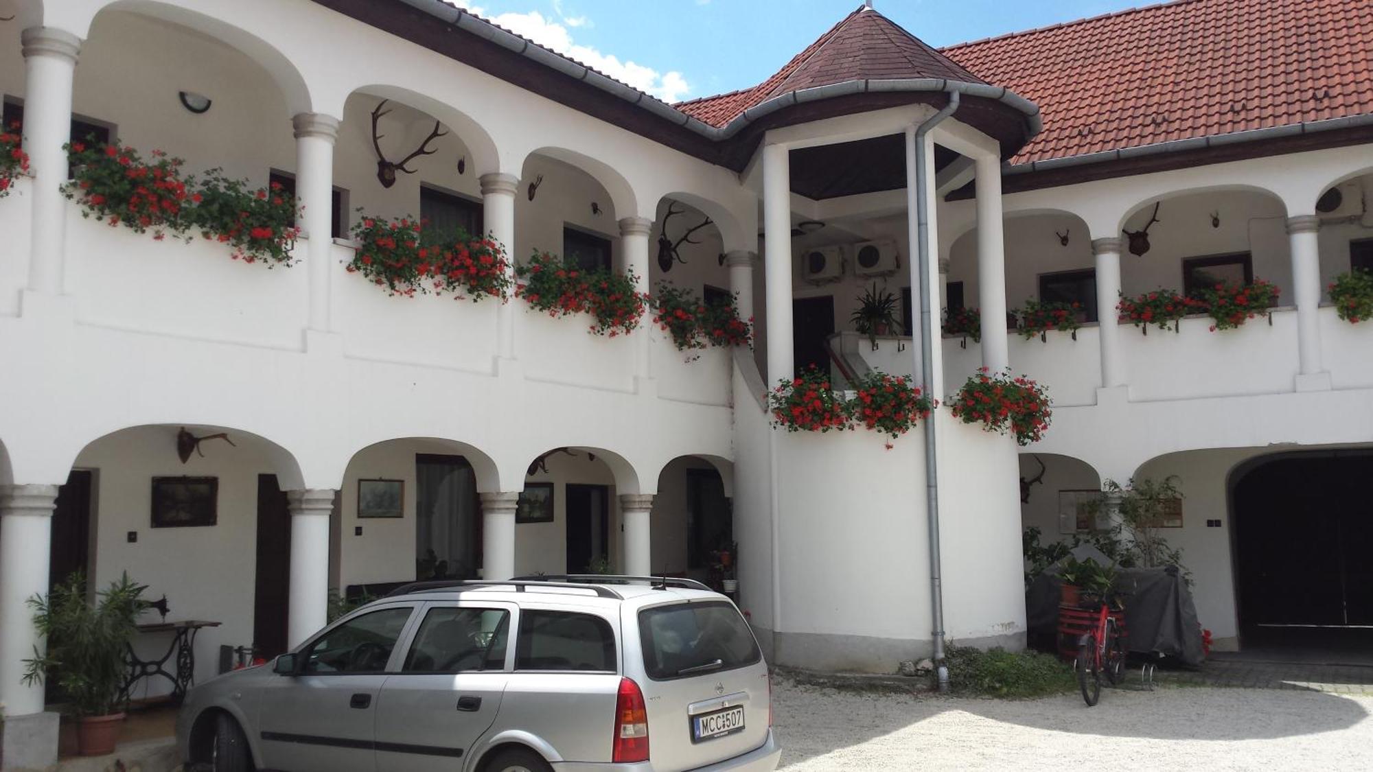 Eden Panzió Bed & Breakfast Eğri Dış mekan fotoğraf