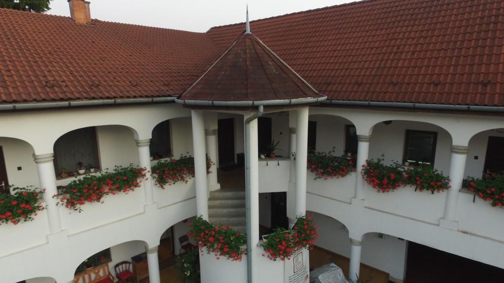 Eden Panzió Bed & Breakfast Eğri Dış mekan fotoğraf